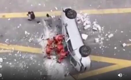 上海一辆蔚来测试车被曝从高处坠下，两名试车员送医后不幸身亡