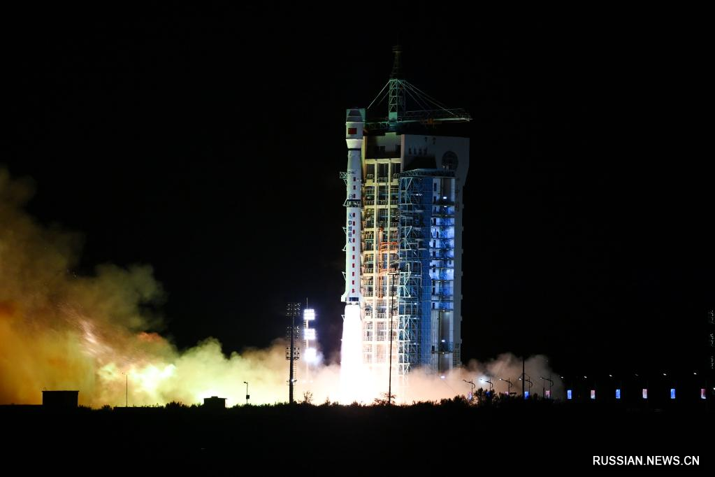 Китай успешно отправил в космос спутник 
