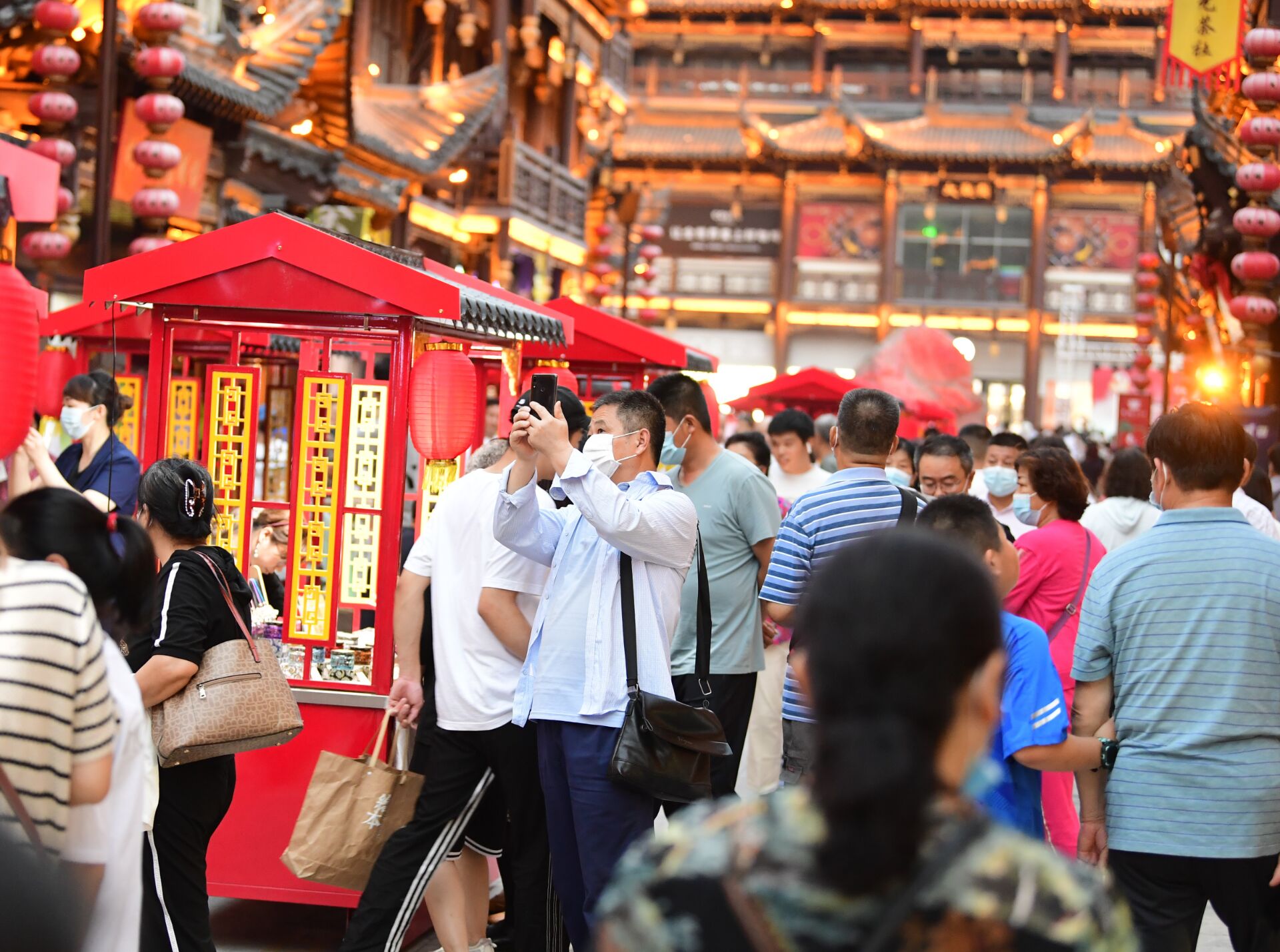 济南市中心再添夜市打卡地