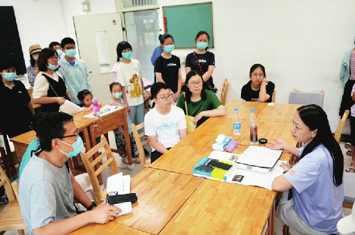 高中开放日，初一初二家长也来了 家长规划意识更强，“学霸”学长传授干货