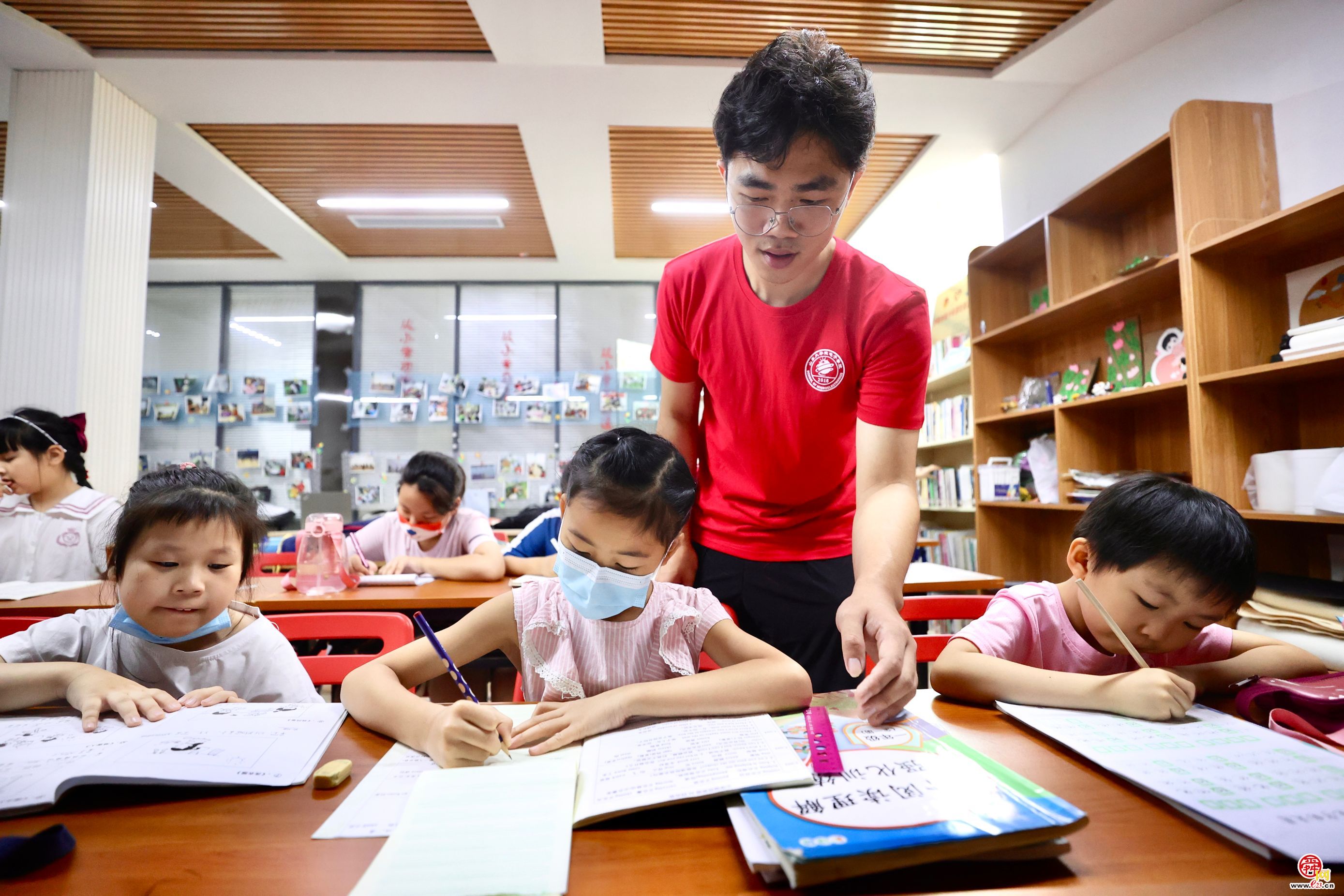 免费托管班开在家门口！今天，第一批小学员开课