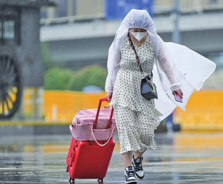 山东24小时下了2200个“大明湖” 预报今夜到明天上午济南有中到大雨