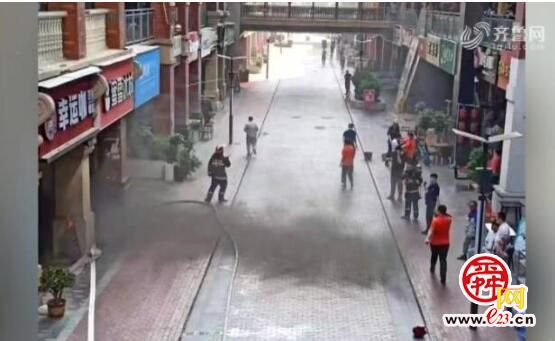 济南：“蜜雪冰城”着火 楼上理发店遭了殃