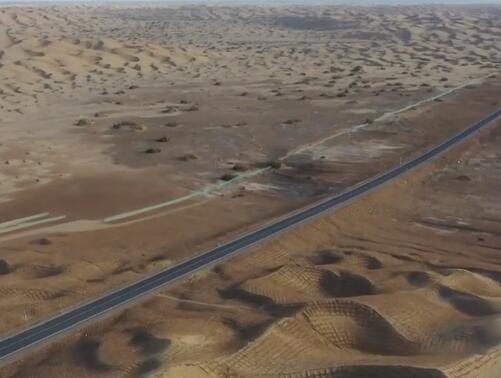 Une troisième autoroute traverse le plus grand désert de Chine