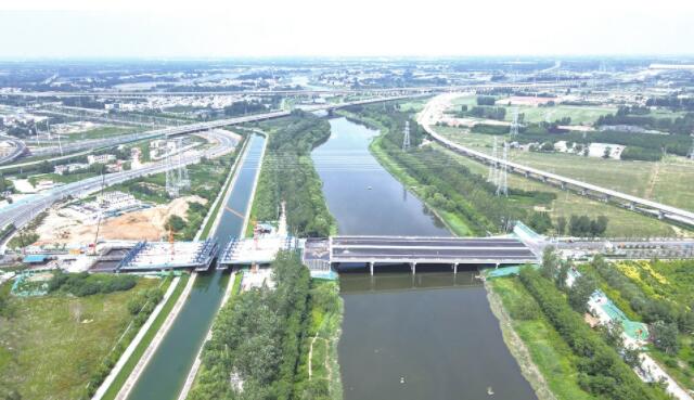 Мост над Сяоцинзэ рекой скоро соединится