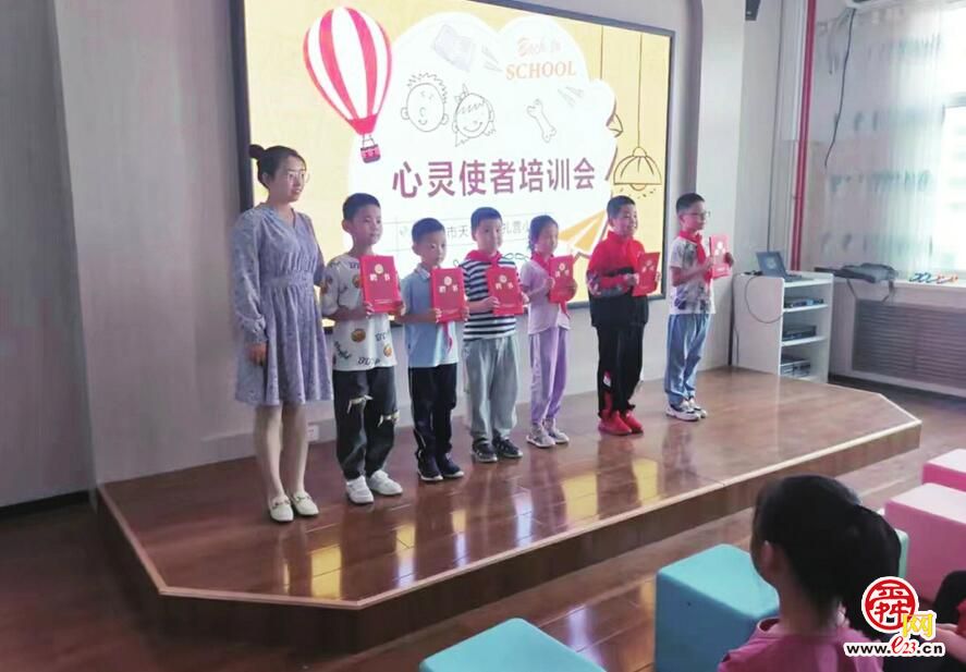 济南市天桥区官扎营小学：学生有“秘密” “树洞”能解忧