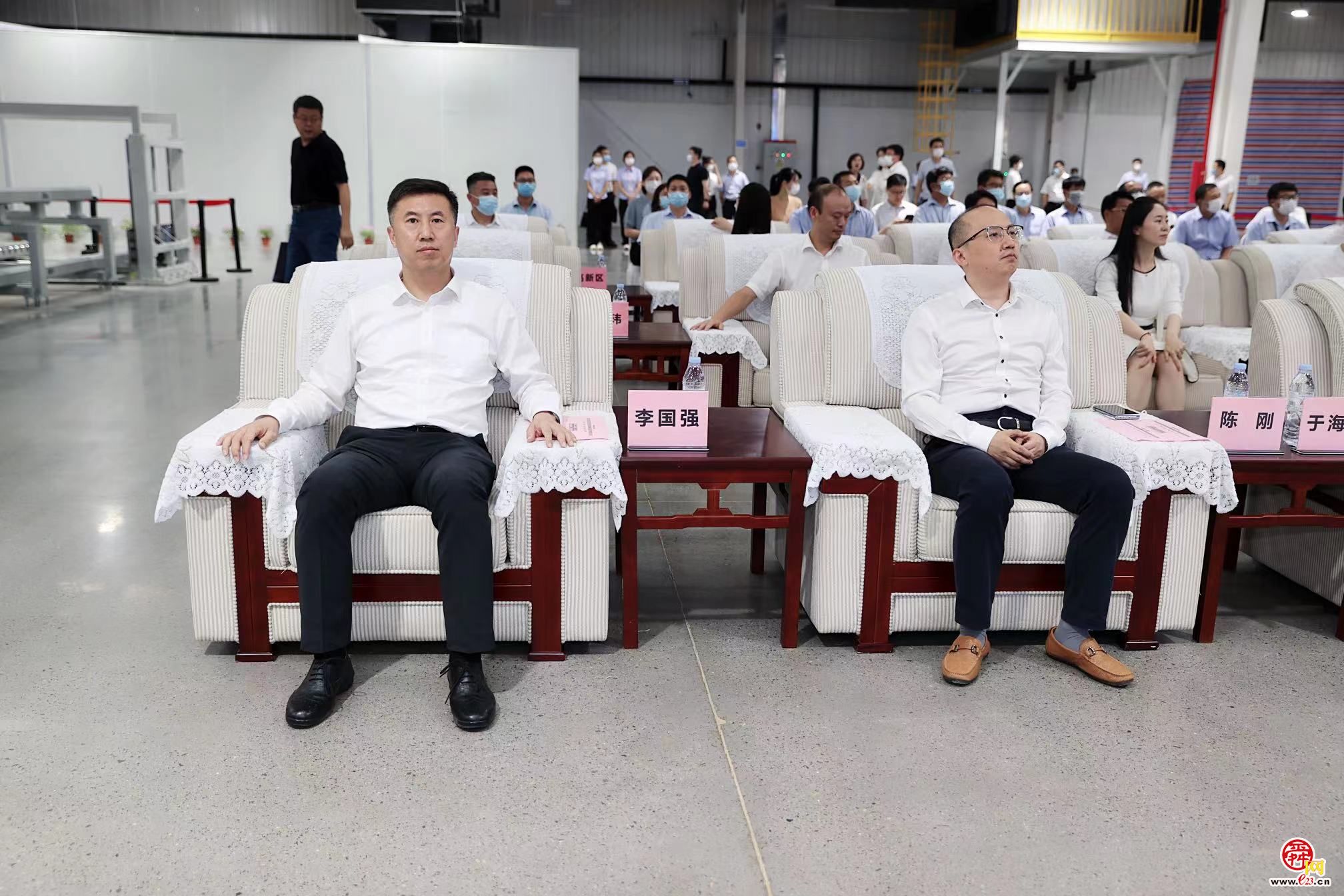 济南弗迪电池项目通线活动举行 刘强于海田王传福启动通线并见证《比亚迪半导体济南研发中心项目进区协议》签署