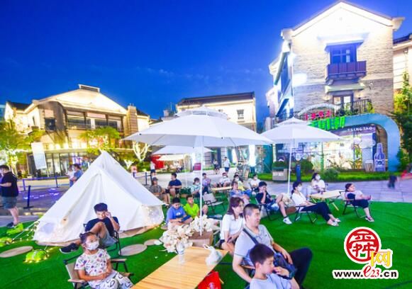 商场刮起露营风 帐篷里享受“躺平”时光