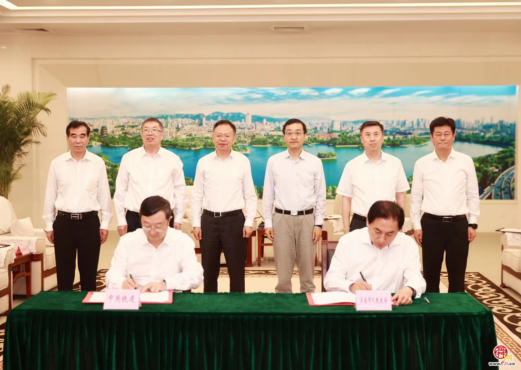 济南市政府与中国铁建公司签署战略合作框架协议 刘强会见汪建平并见证签约