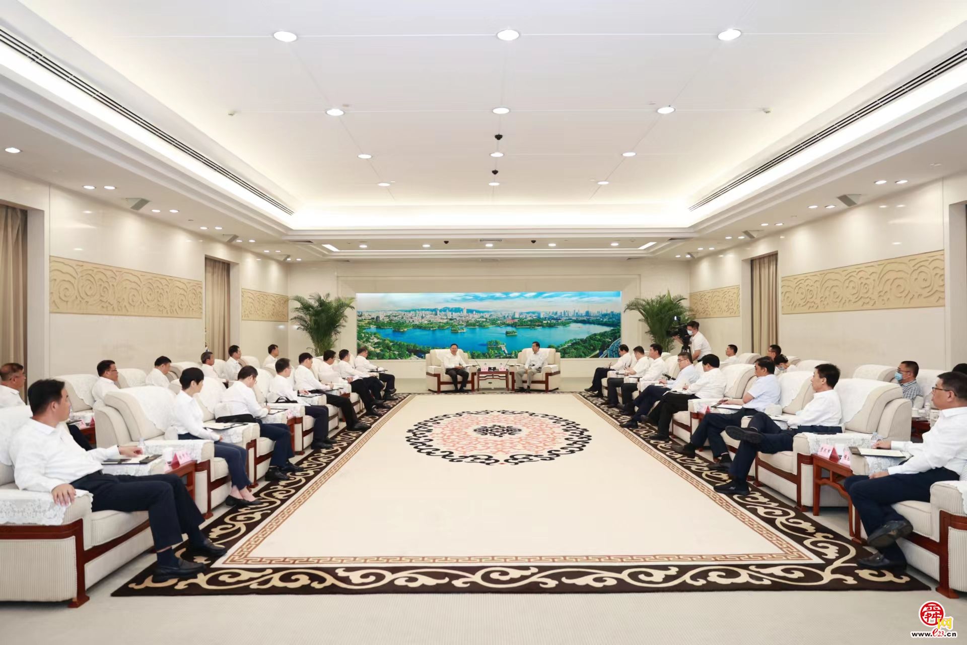 济南市政府与中国铁建公司签署战略合作框架协议 刘强会见汪建平并见证签约