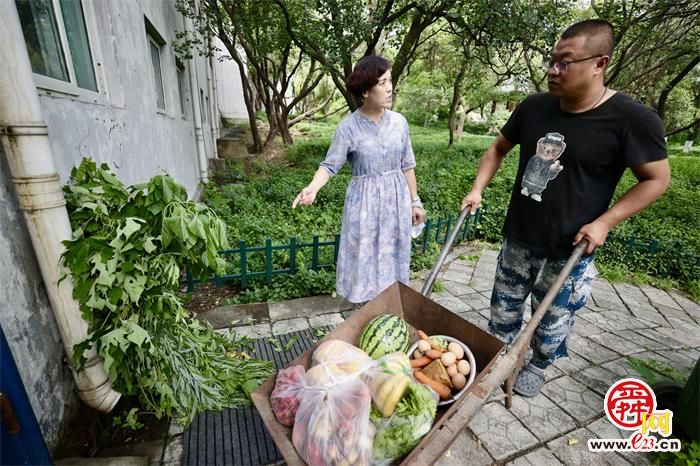 融媒·画像｜动物今天吃点啥