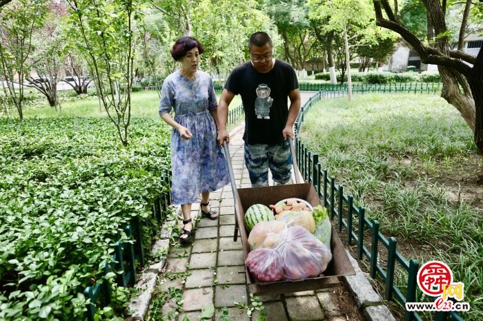 融媒·画像｜动物今天吃点啥