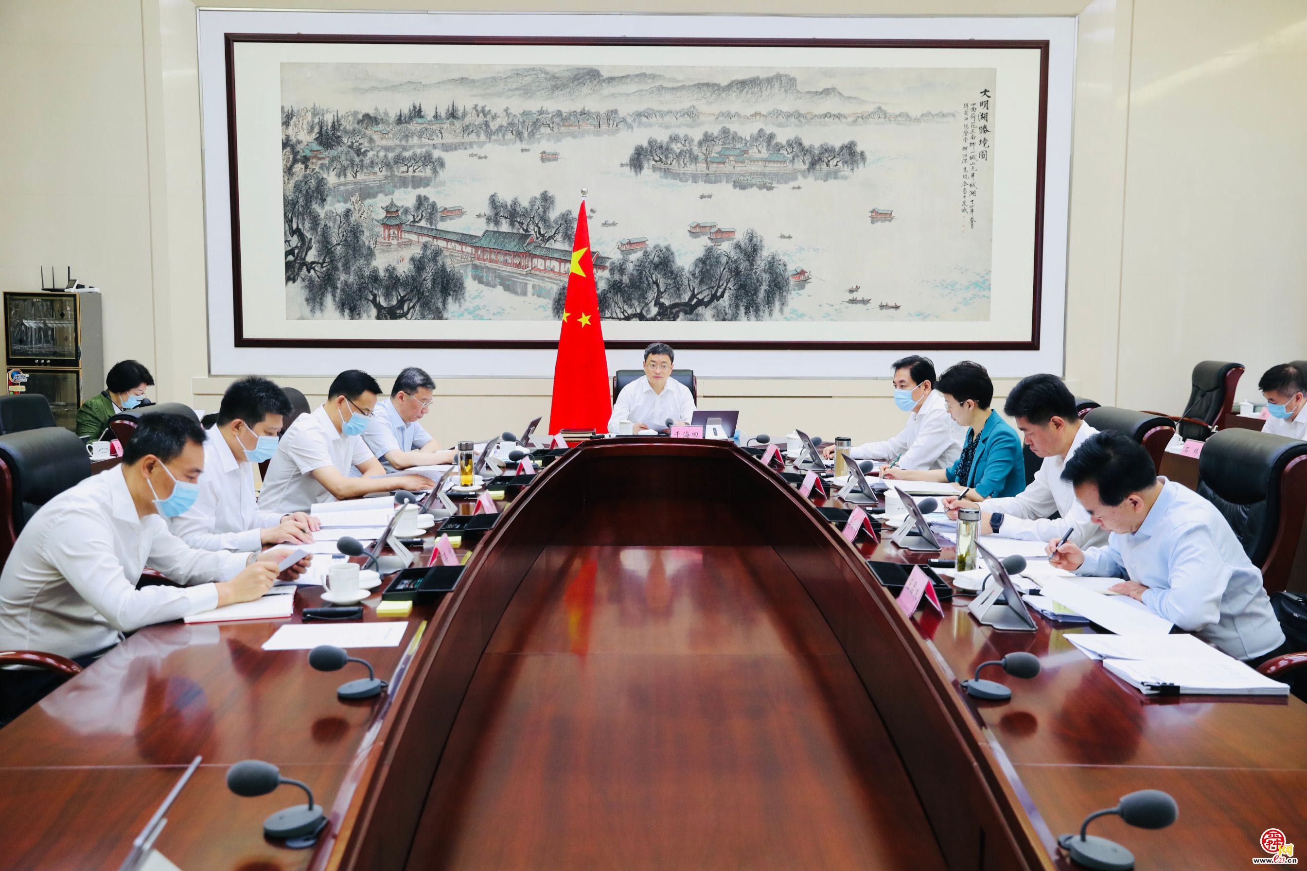 于海田主持召开市政府常务会议 研究上半年全市经济社会发展形势