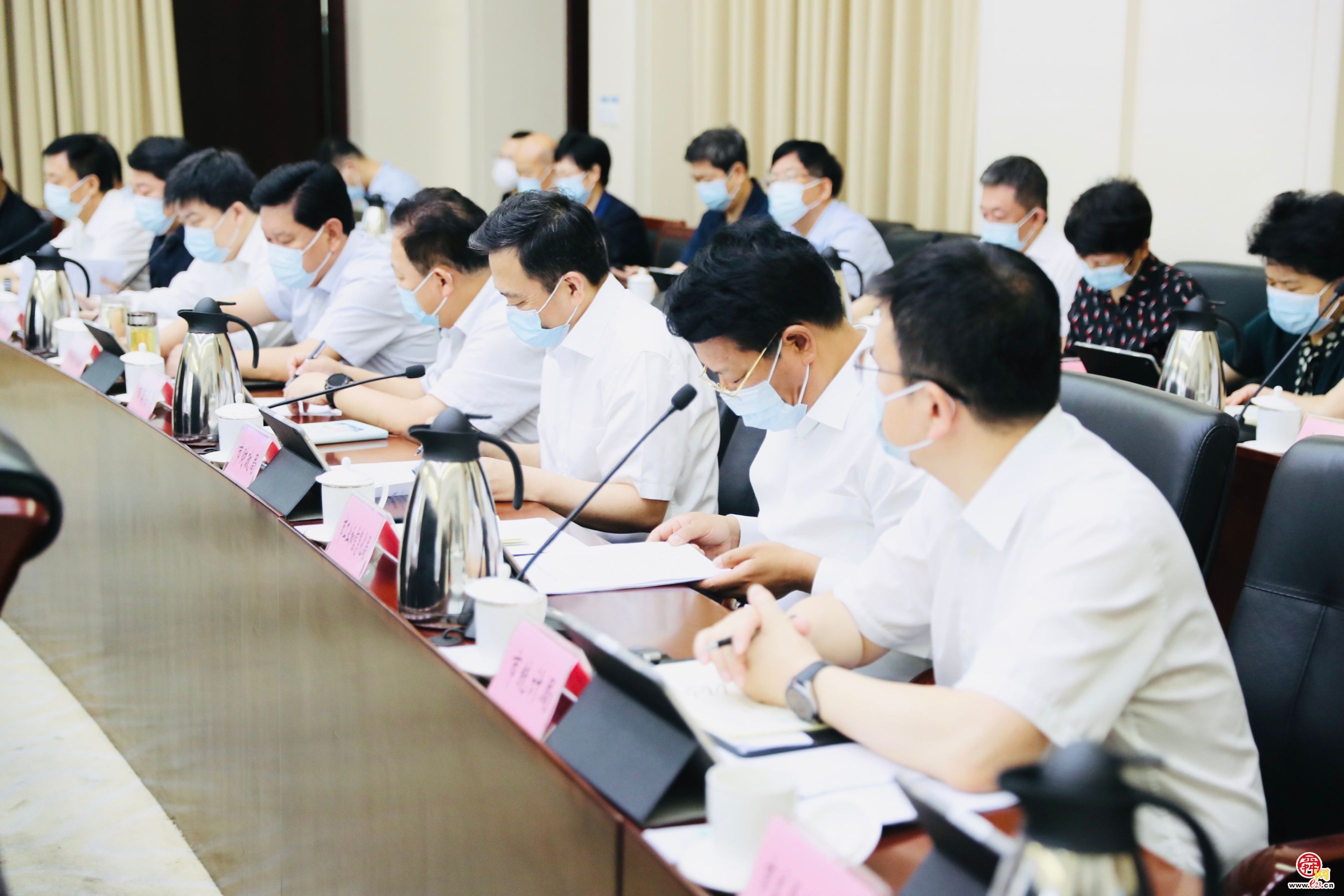 于海田主持召开市政府常务会议 研究上半年全市经济社会发展形势