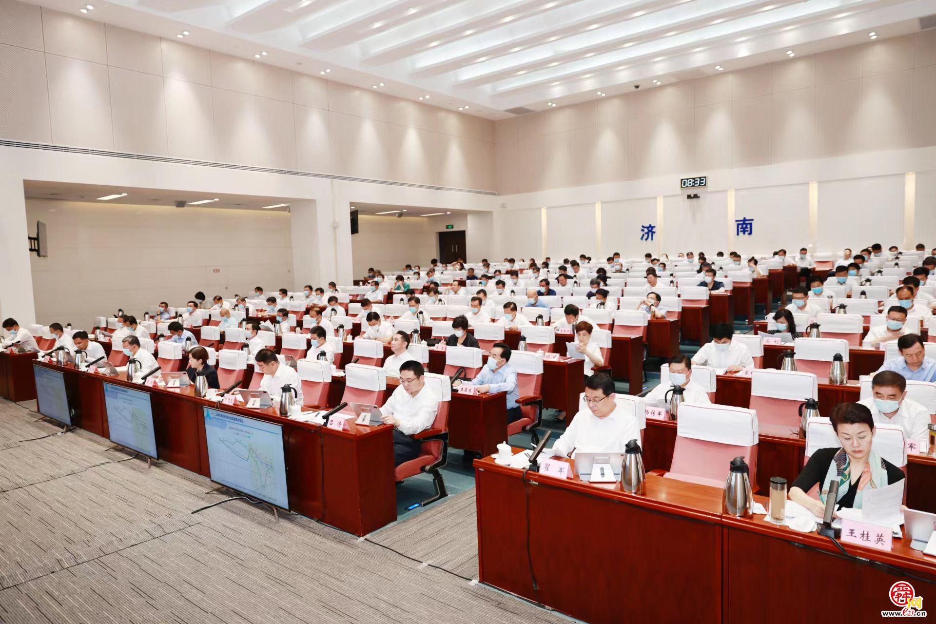 市委常委会召开会议 研究上半年全市经济社会发展形势