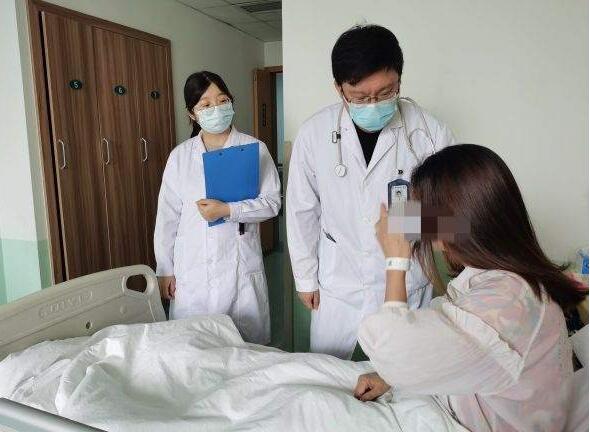 37岁女士两年掉了8颗牙，医生：口干眼干3个月以上需重视