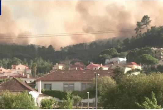 葡萄牙里斯本附近发生山火 大风高温为灭火带来困难