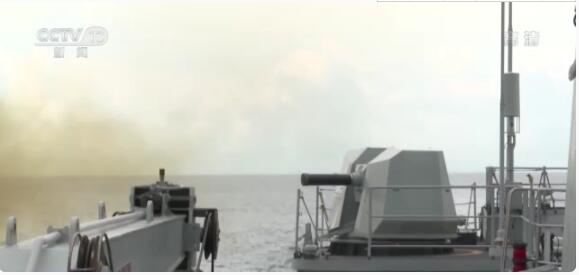 海军护卫舰赴南海海域开展连续3天实弹射击训练