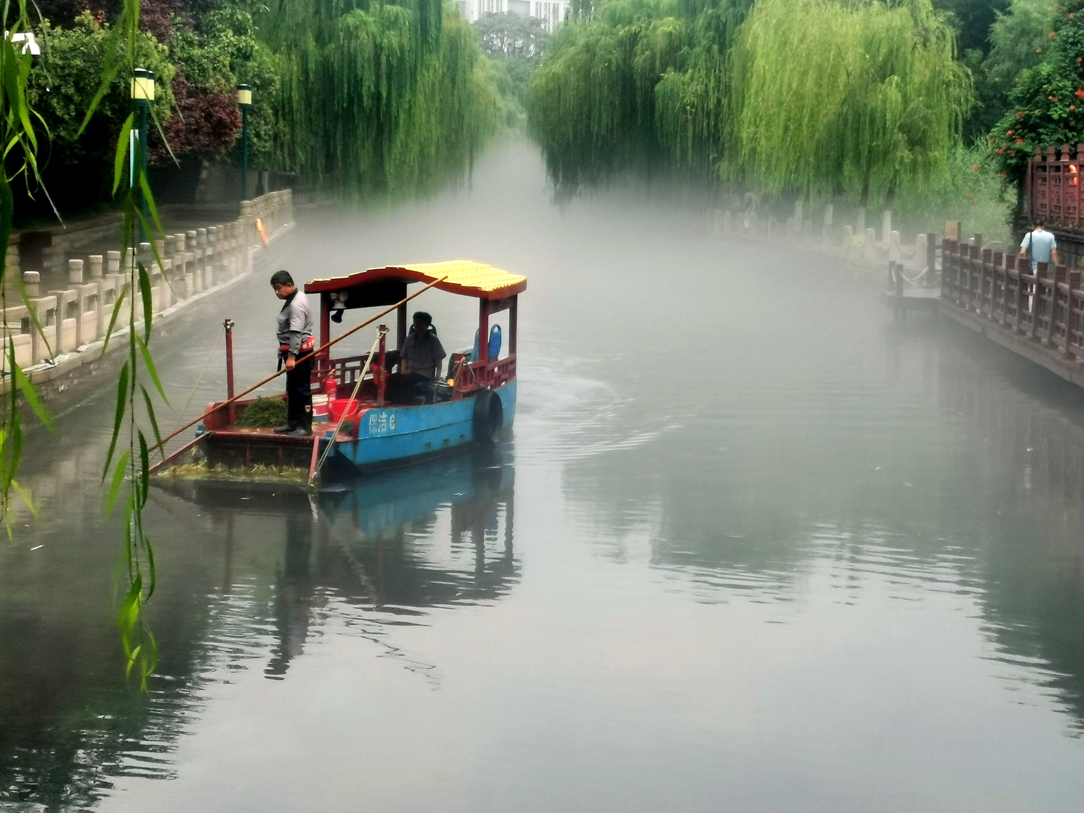 “云雾润蒸”护城河