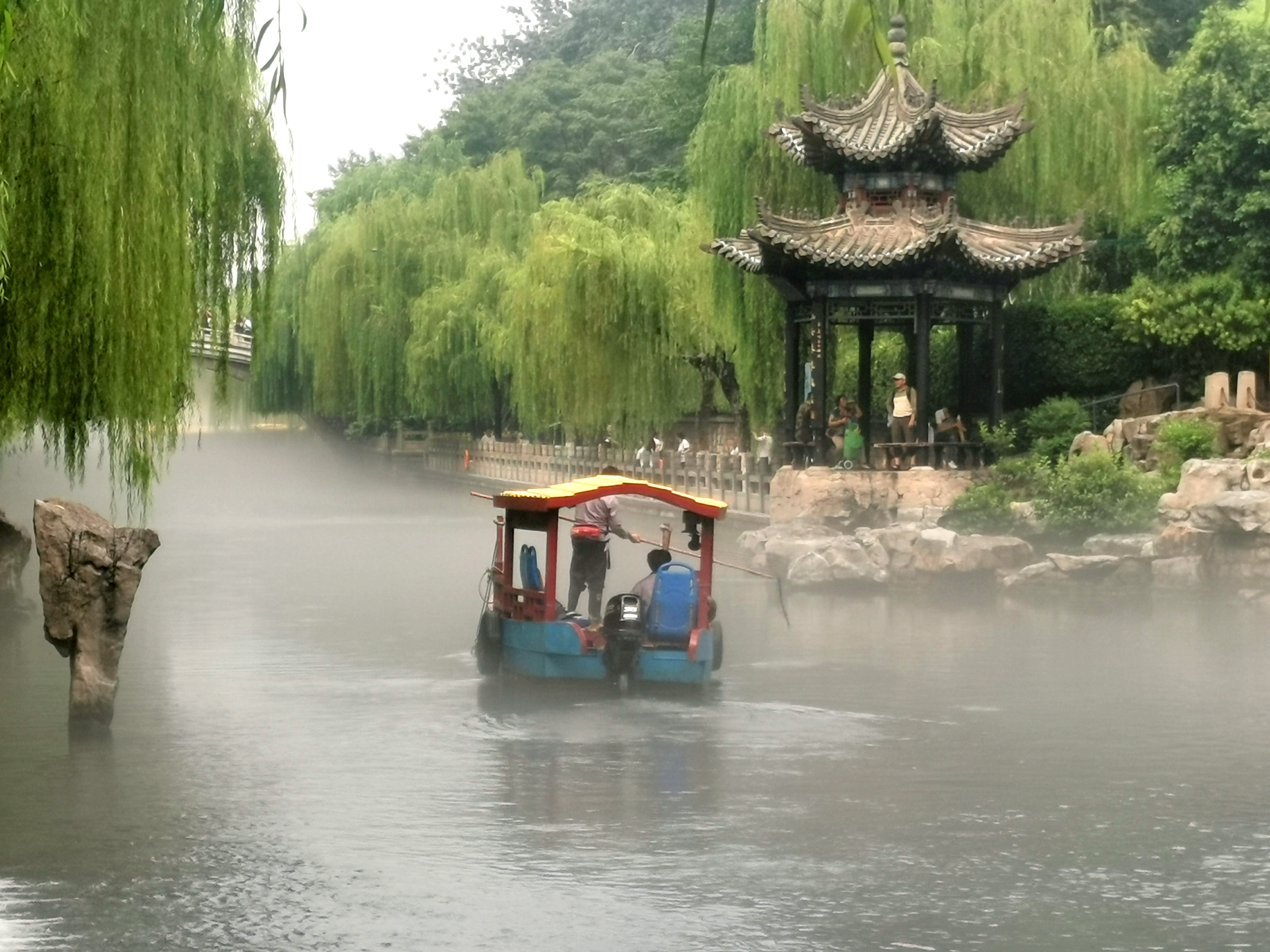 “云雾润蒸”护城河