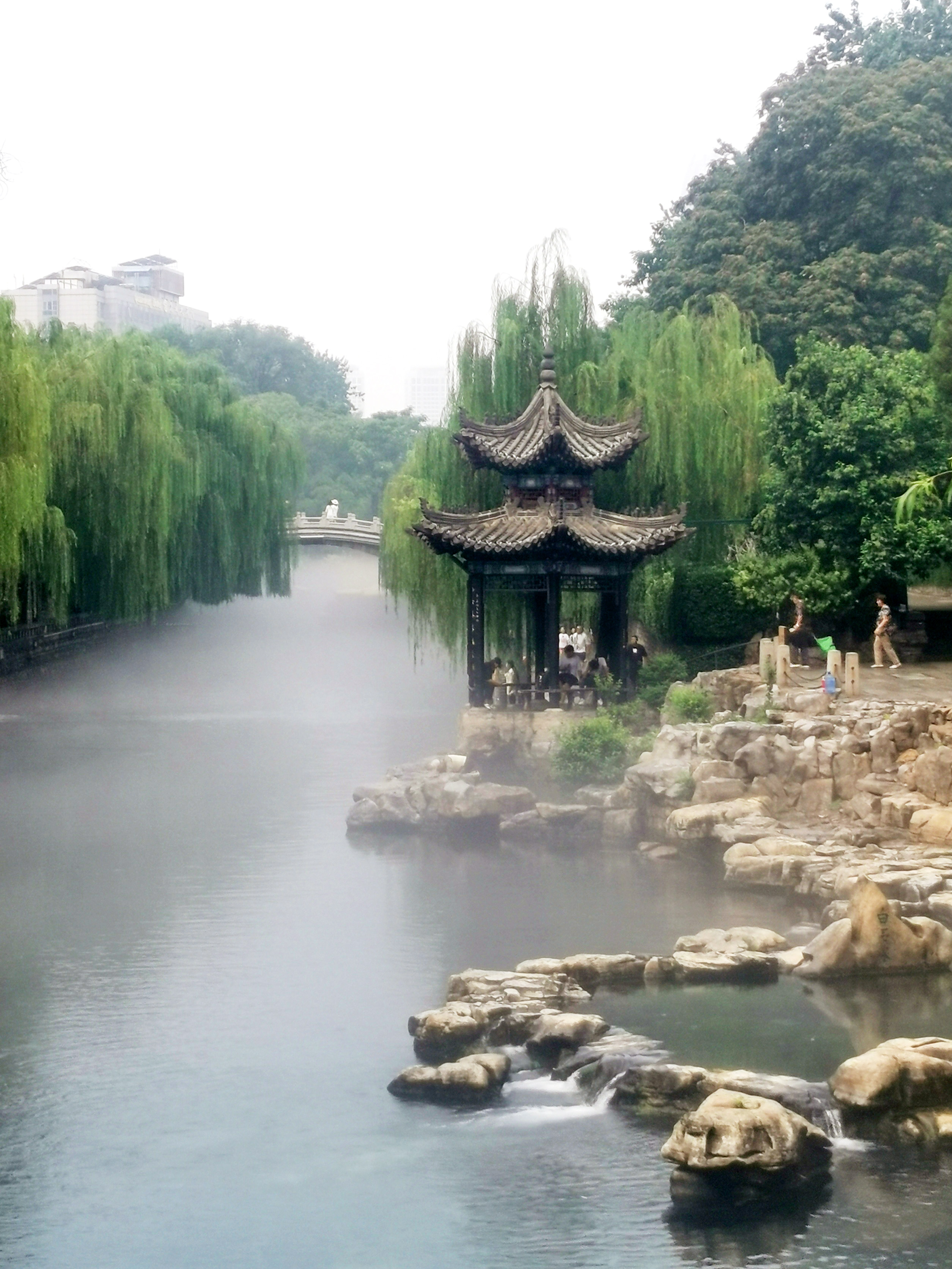 “云雾润蒸”护城河