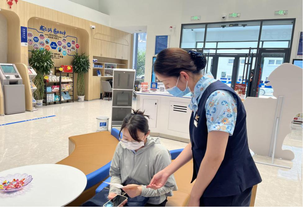 “识别网络诈骗,保护钱袋子”民生银行济南自贸区支行开展反诈宣传活动