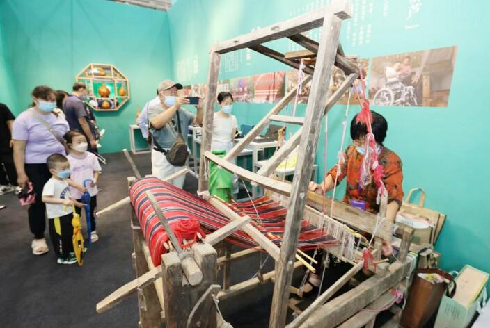La section Jinan de la 7e Exposition sur le patrimoine culturel immatériel de Chine a fait une apparition étonnante