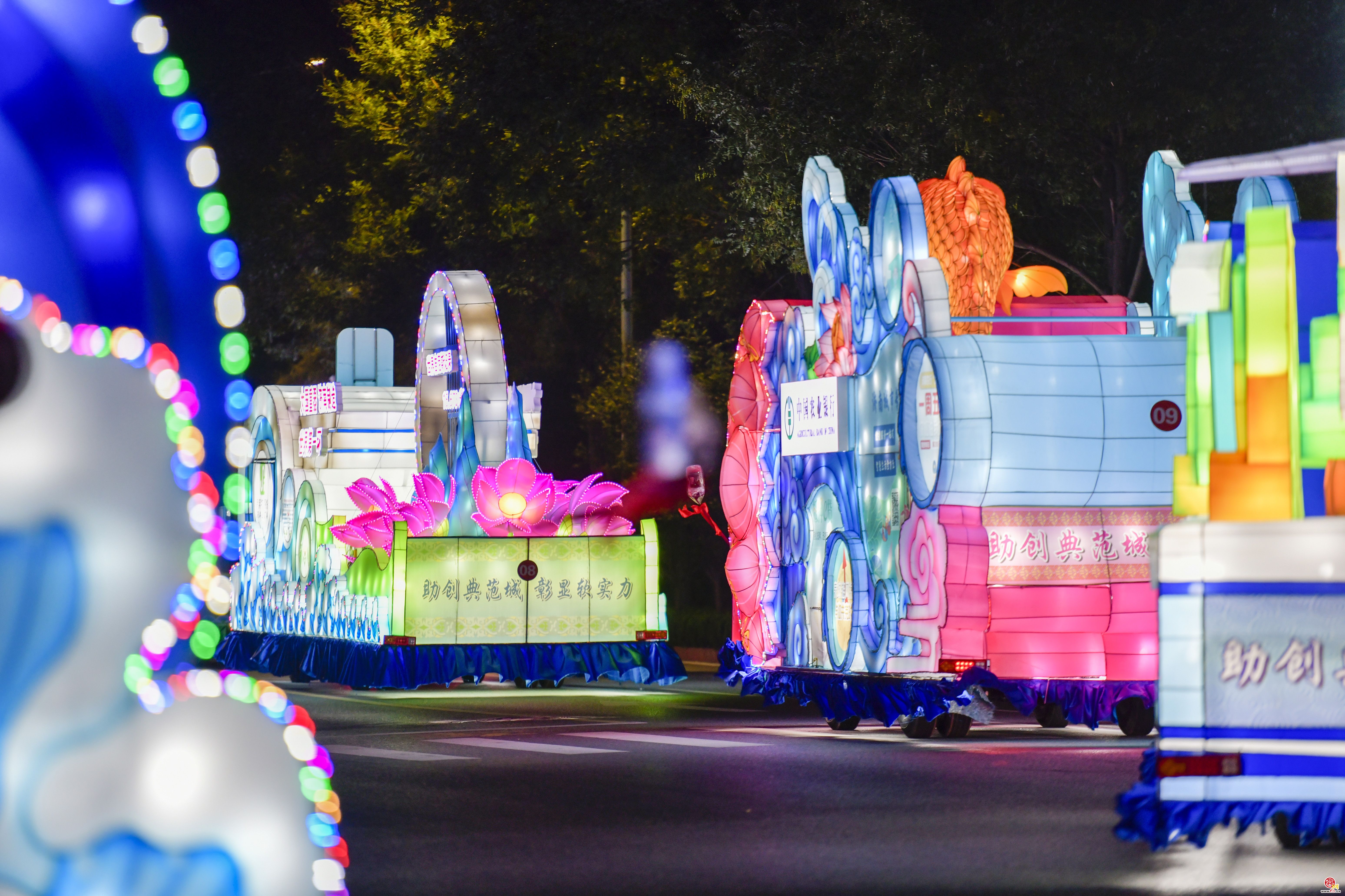 泉水节花车首亮相!花车巡游6日开始啦