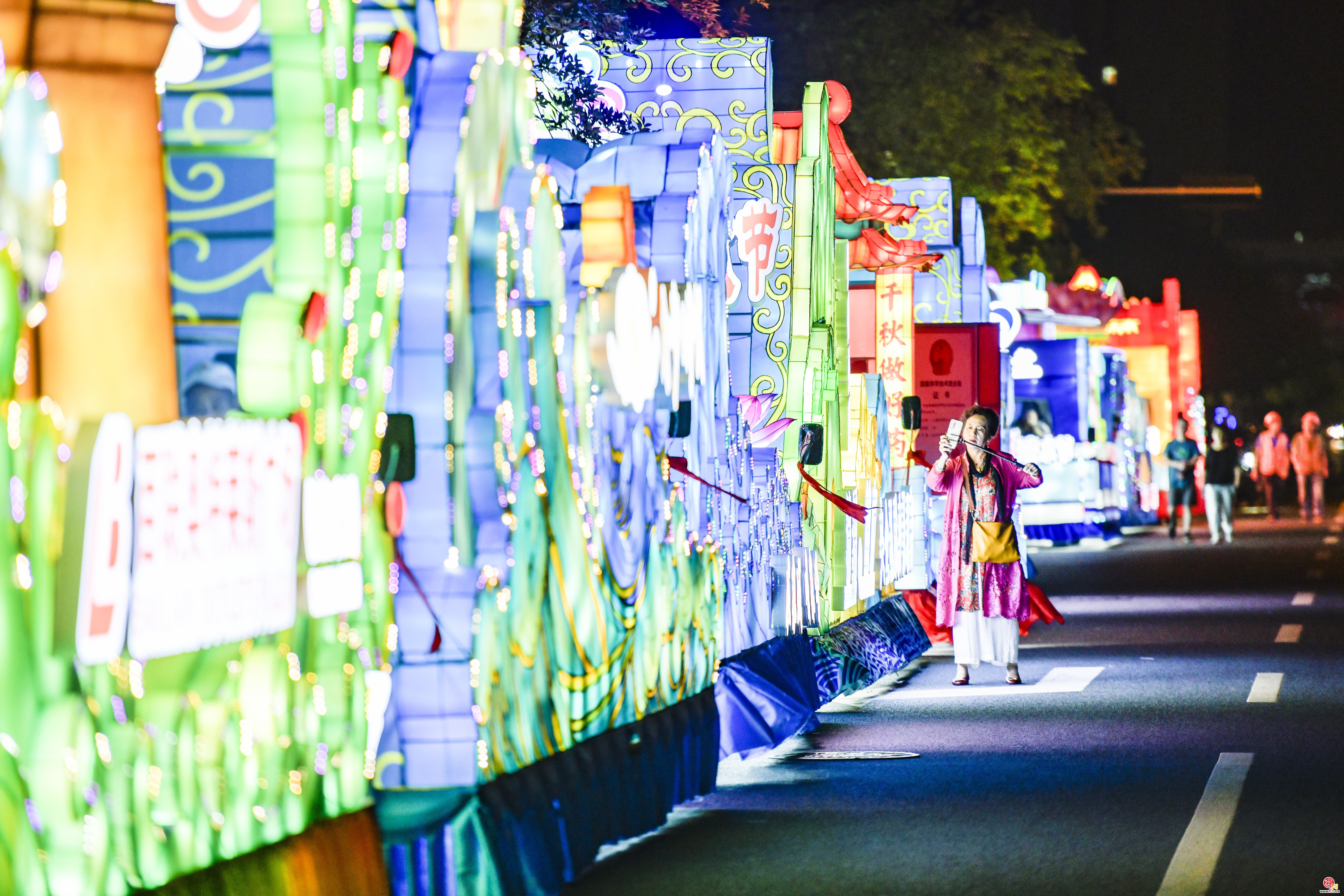 泉水节花车首亮相!花车巡游6日开始啦