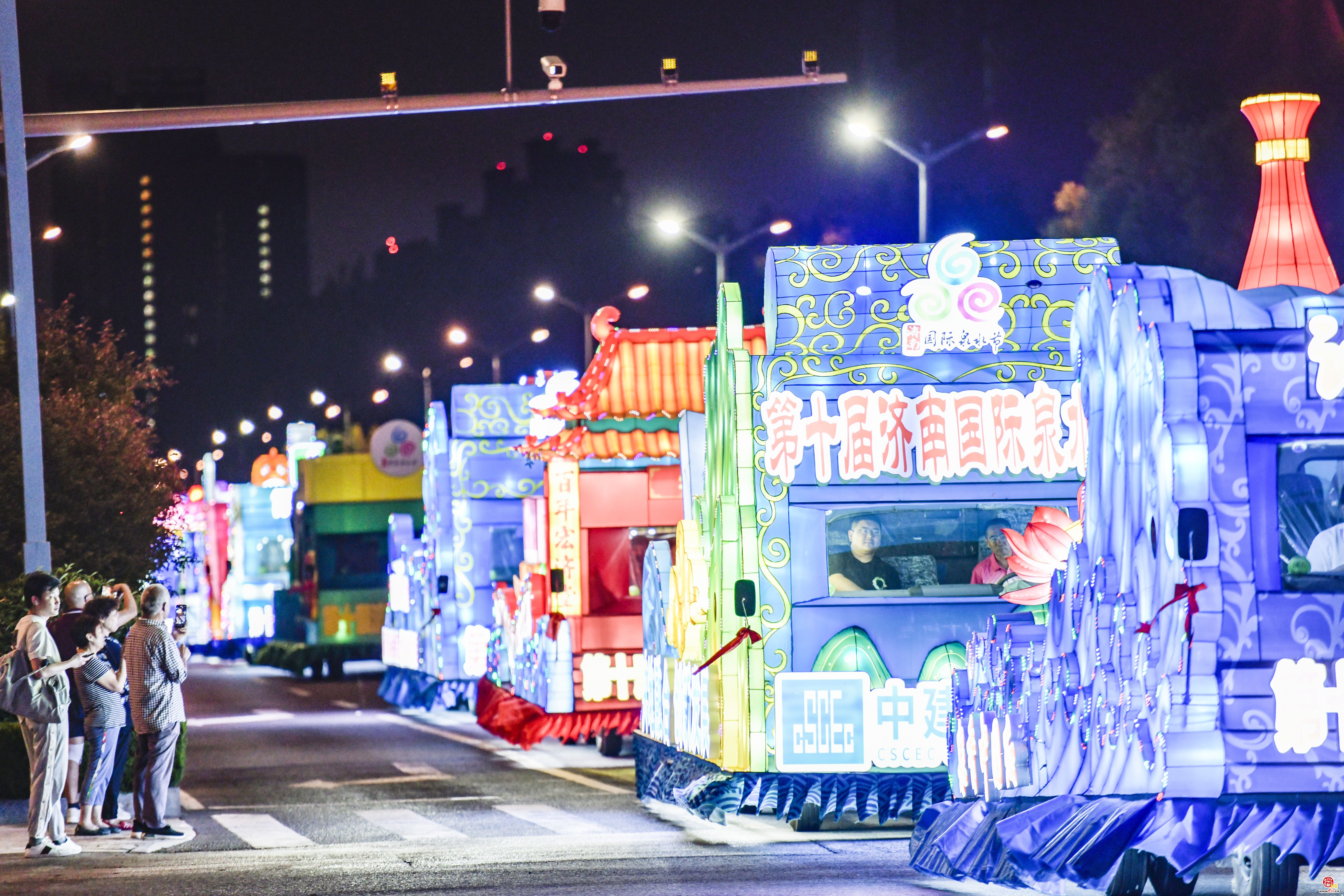 泉水节花车首亮相!花车巡游6日开始啦