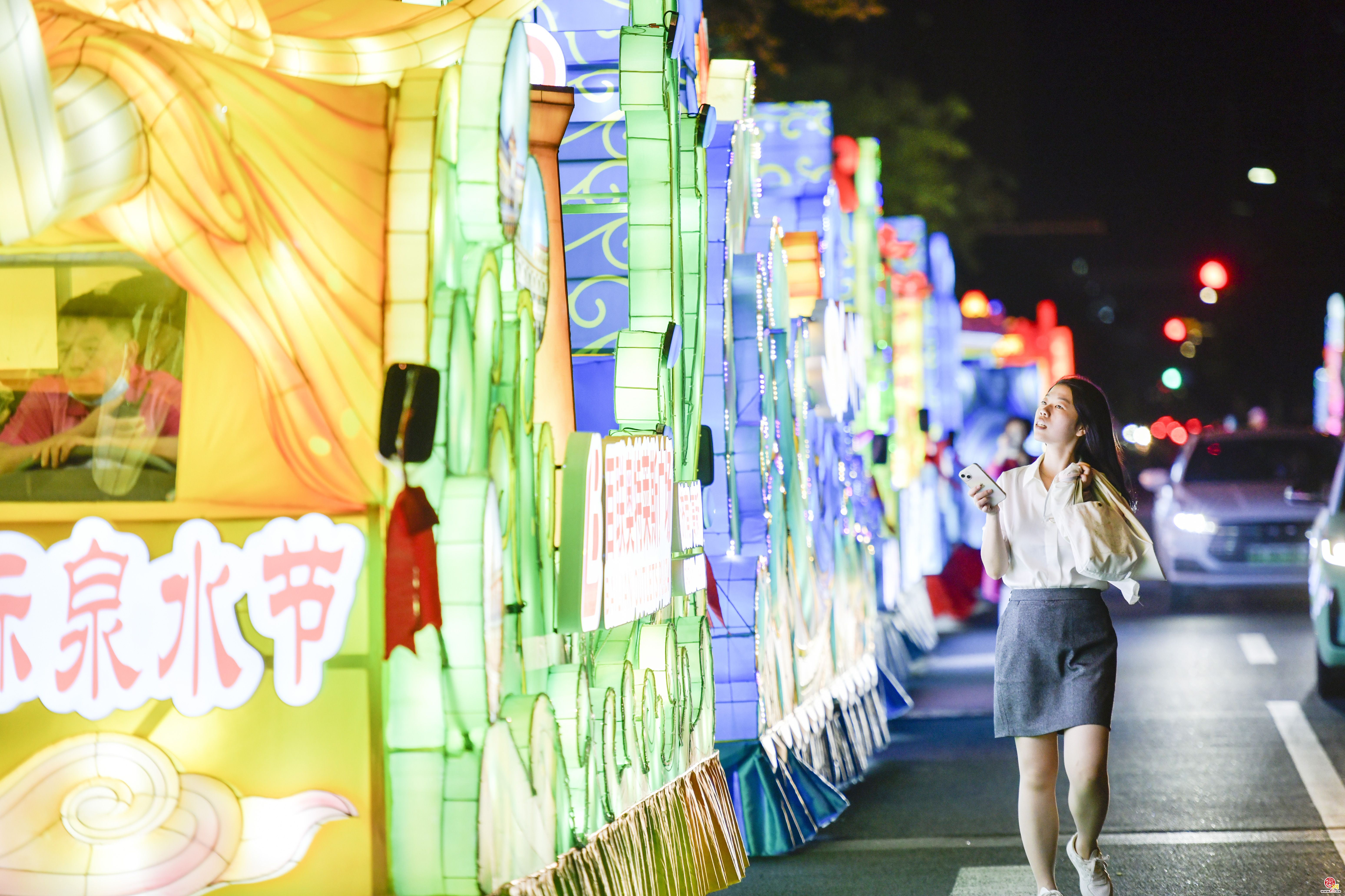 泉水节花车首亮相!花车巡游6日开始啦