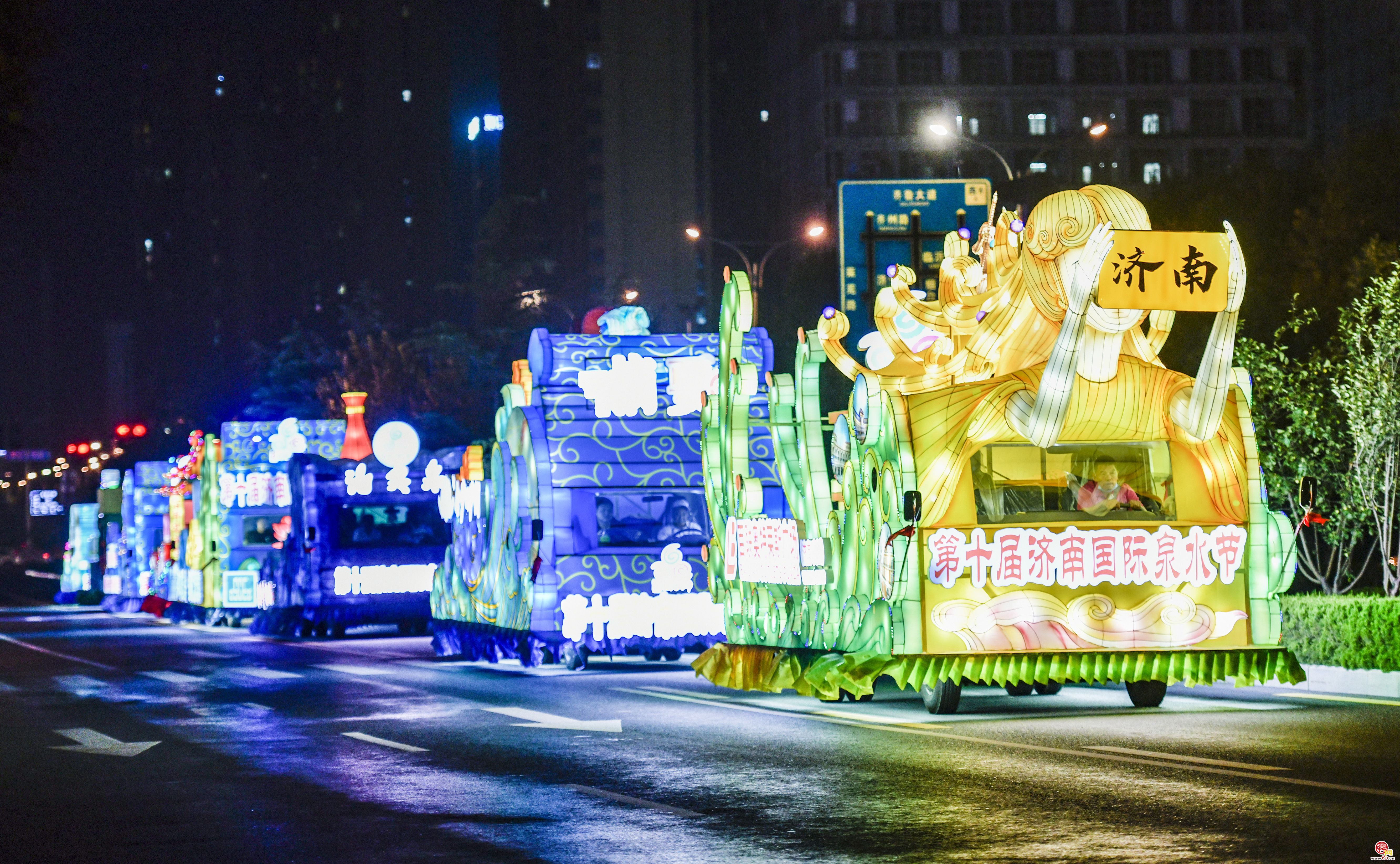 泉水节花车首亮相!花车巡游6日开始啦