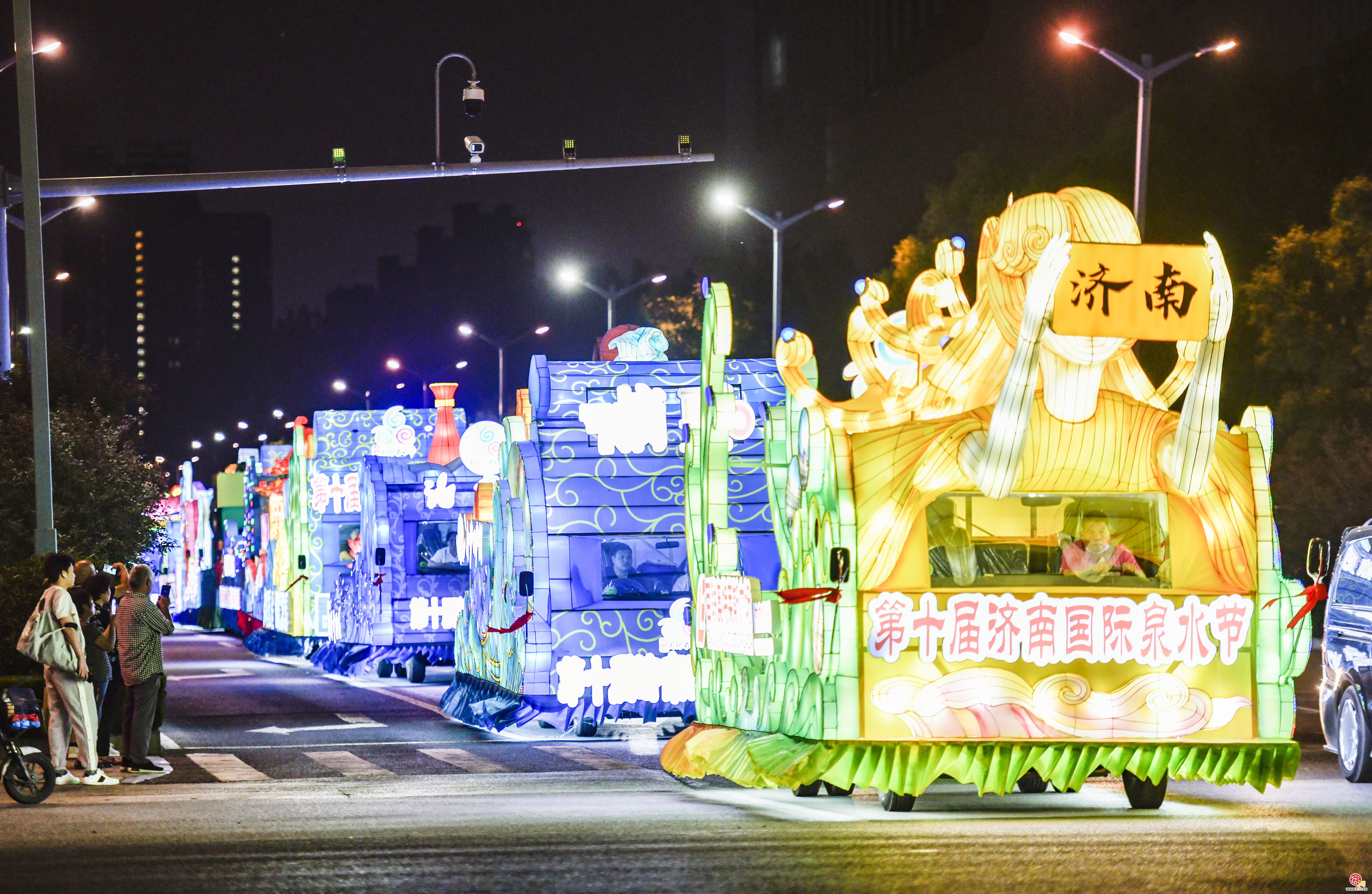 泉水节花车首亮相!花车巡游6日开始啦