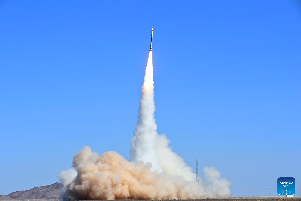В Китае запустили новые экспериментальные спутники с помощью ракеты-носителя 