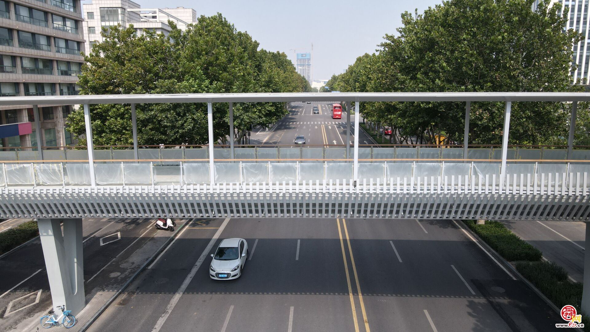 舜华路过街天桥建设进入尾声,新颜亮相