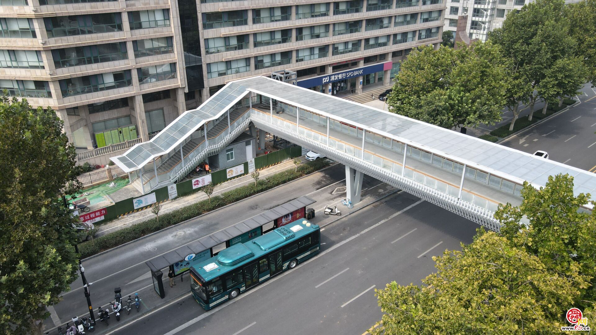 舜华路过街天桥建设进入尾声,新颜亮相