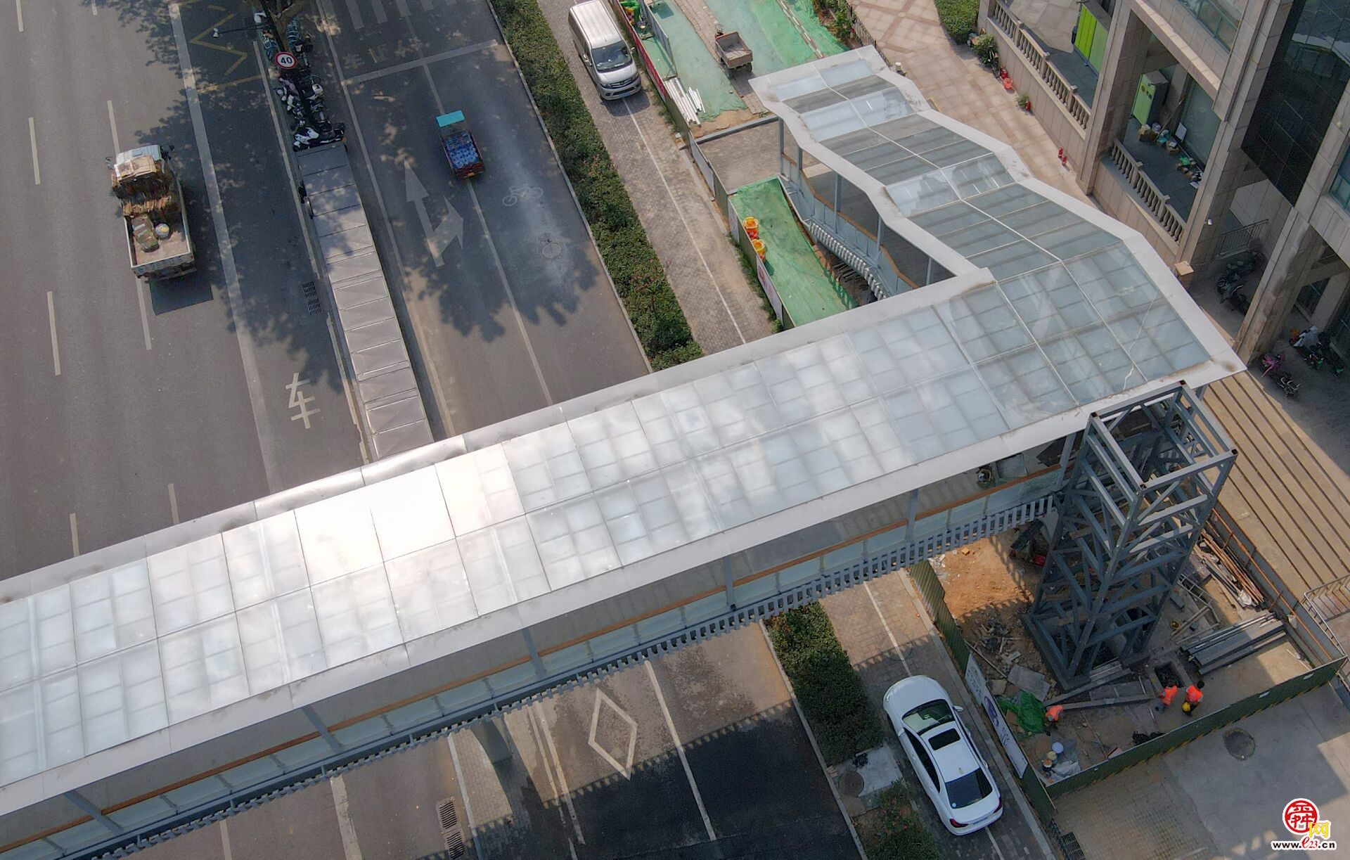 舜华路过街天桥建设进入尾声,新颜亮相