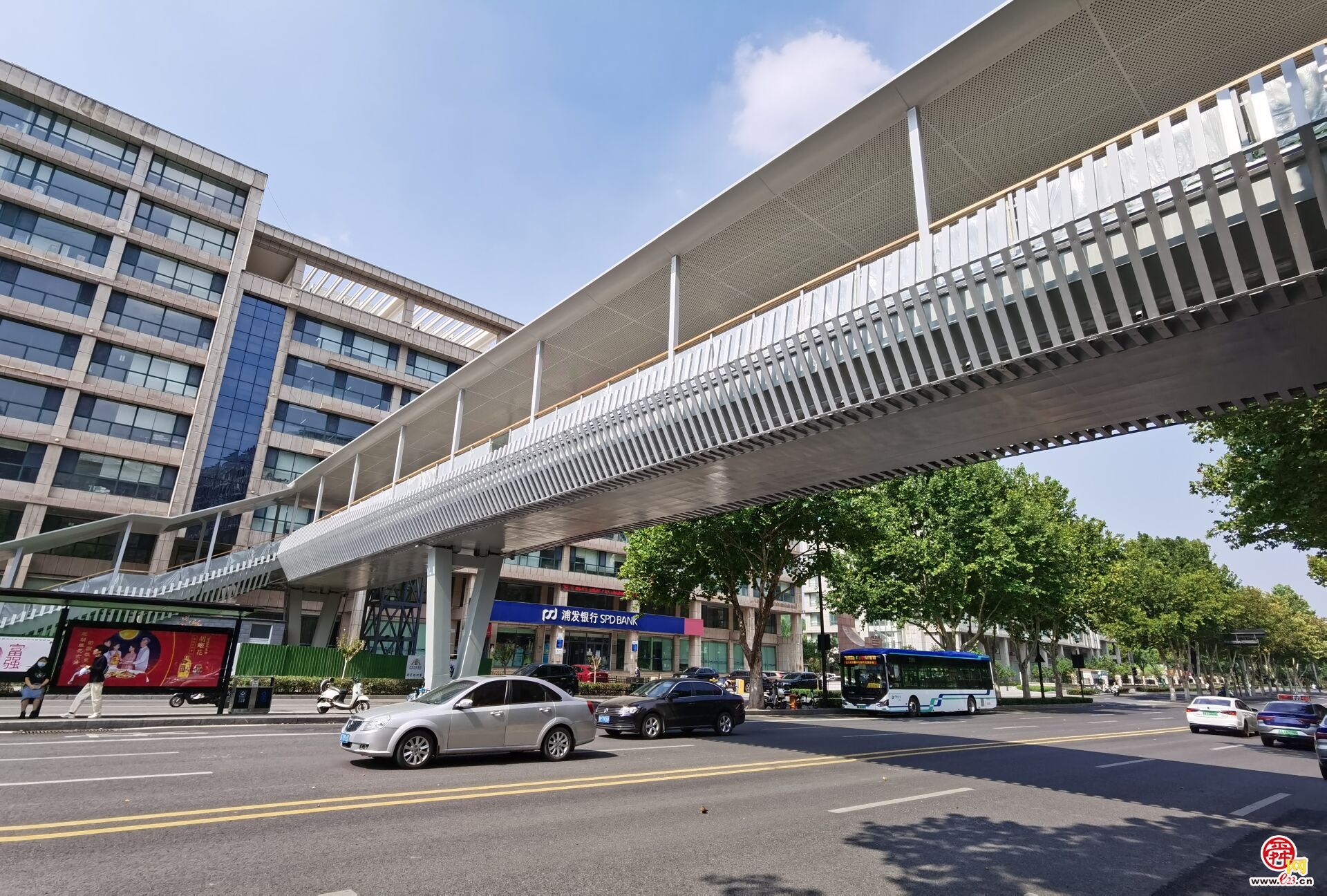 舜华路过街天桥建设进入尾声,新颜亮相