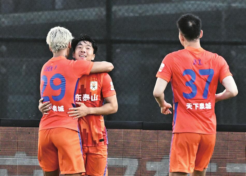 卫冕之路迎最大考验 主场战三镇，泰山队三大问号待拉直