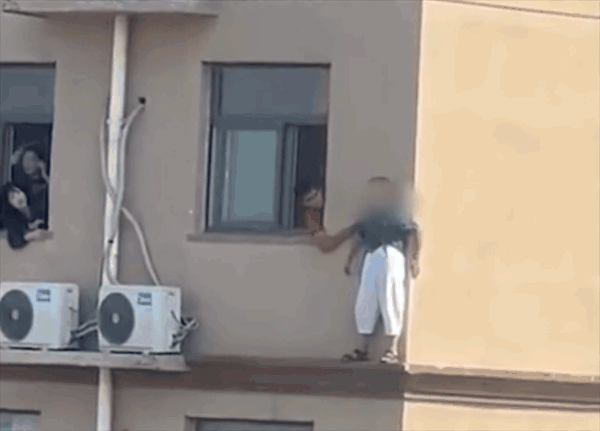 “我18周岁了，看见这个事不能袖手旁观”