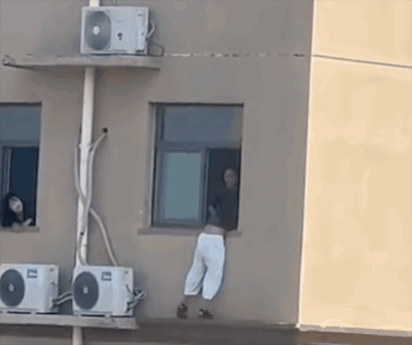 “我18周岁了，看见这个事不能袖手旁观”