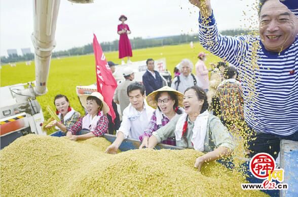 稻谷熟了、瓜果飘香、腰包鼓了……泉城乡间田野呈现一幅幅丰收画卷