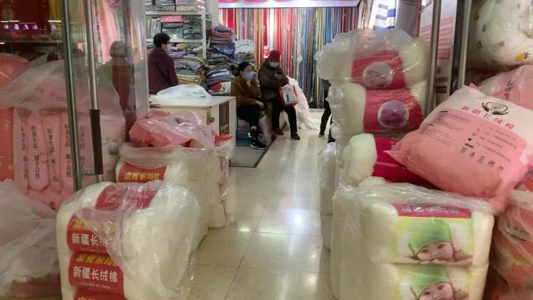 冷空气催热“暖经济”：有店家一天接到50床棉被订单