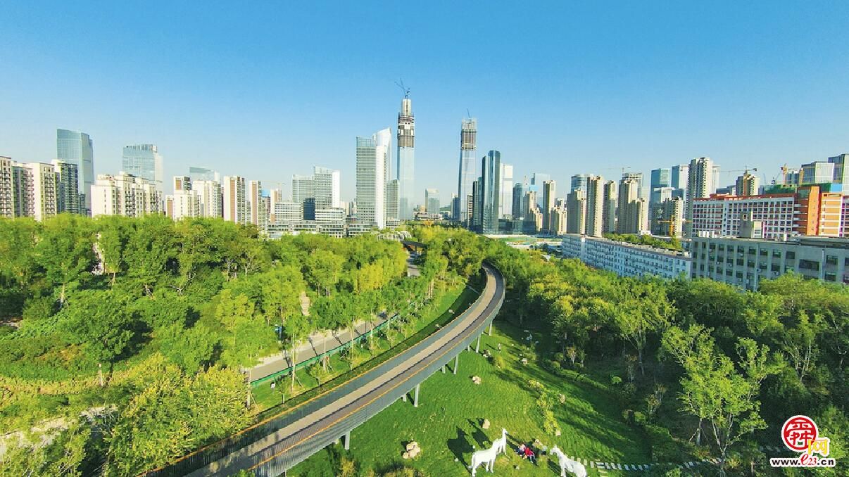 暖色调的济南CBD