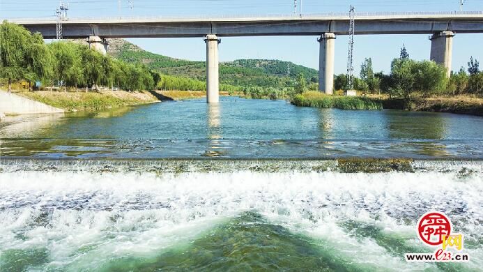 济南：秋水共长天一色