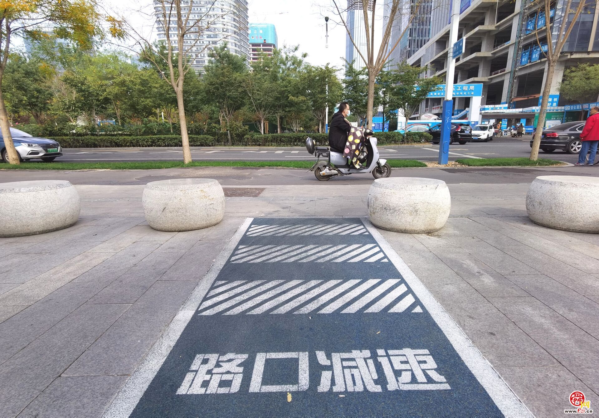 “健身步道”亮相中央商务区绸带公园