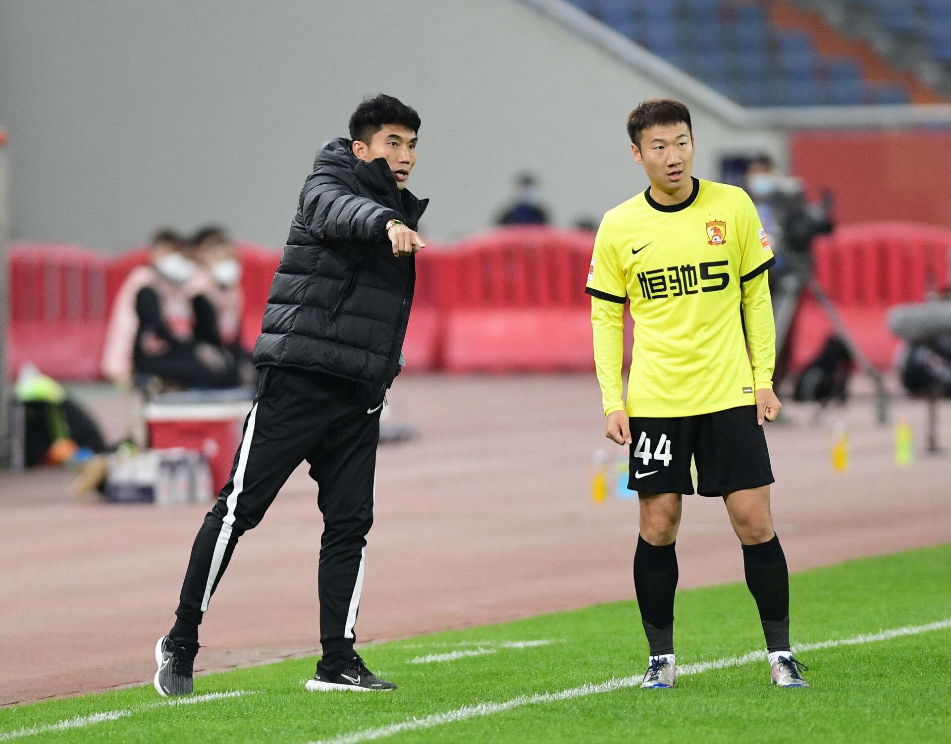 刘洋首开记录，克雷桑“双响”，山东泰山3：0广州队