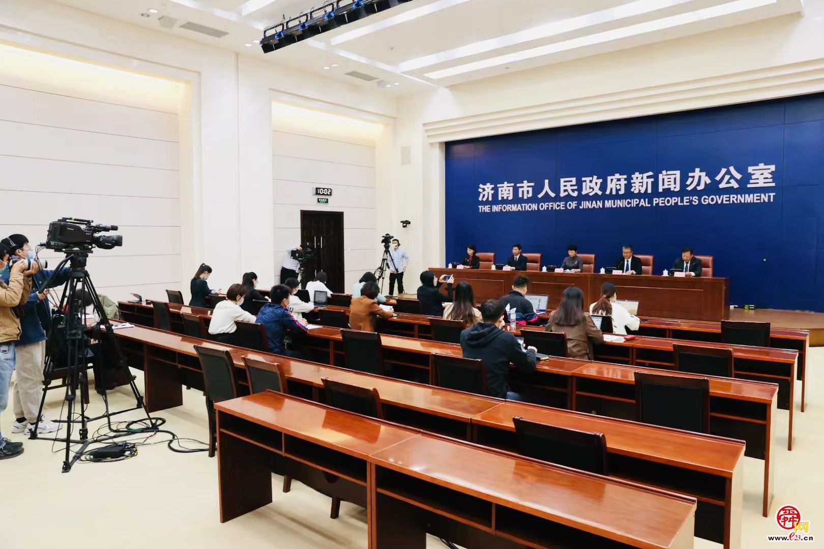 济南新能源汽车保有量突破8.2万辆，已建设各类充换电基础设施约4.6万个