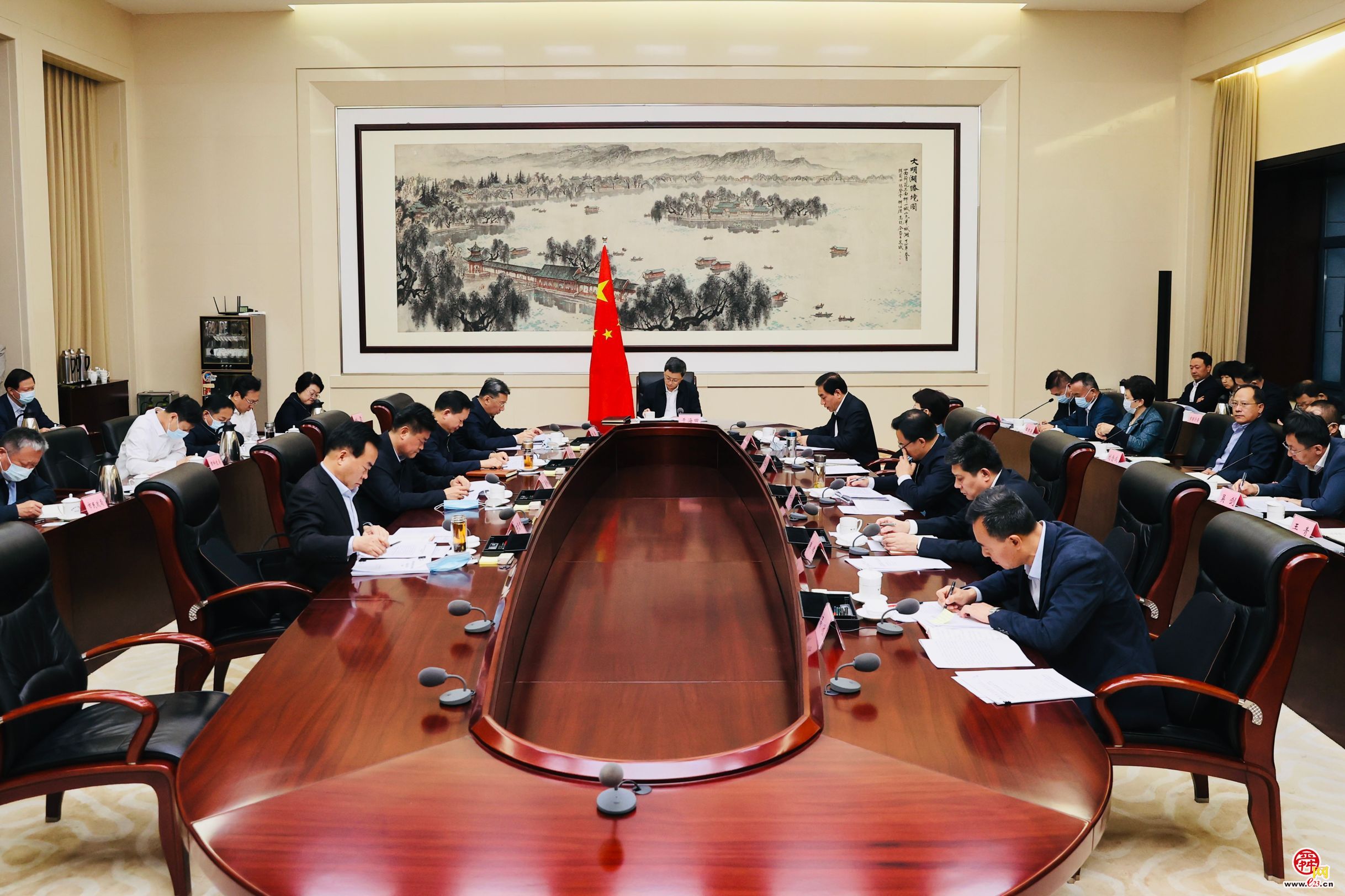 济南市政府党组召开扩大会议 深入学习贯彻党的二十大精神 于海田主持并讲话