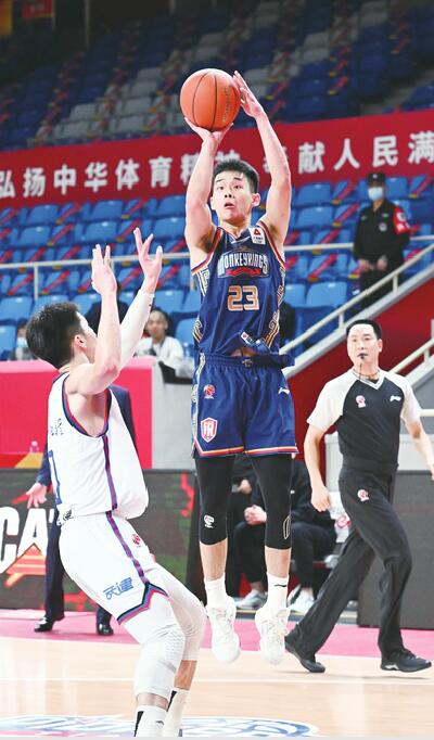 CBA常规赛第一阶段呈现两大特点：这边新星闪耀，那边众国手状态低迷